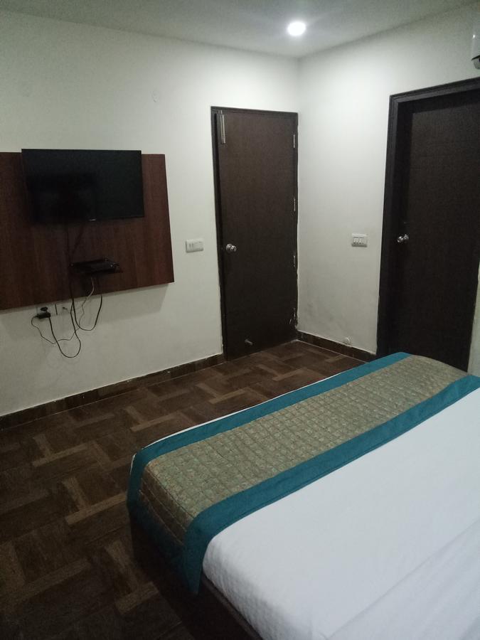Hotel Nathu Palace New Delhi Exterior photo