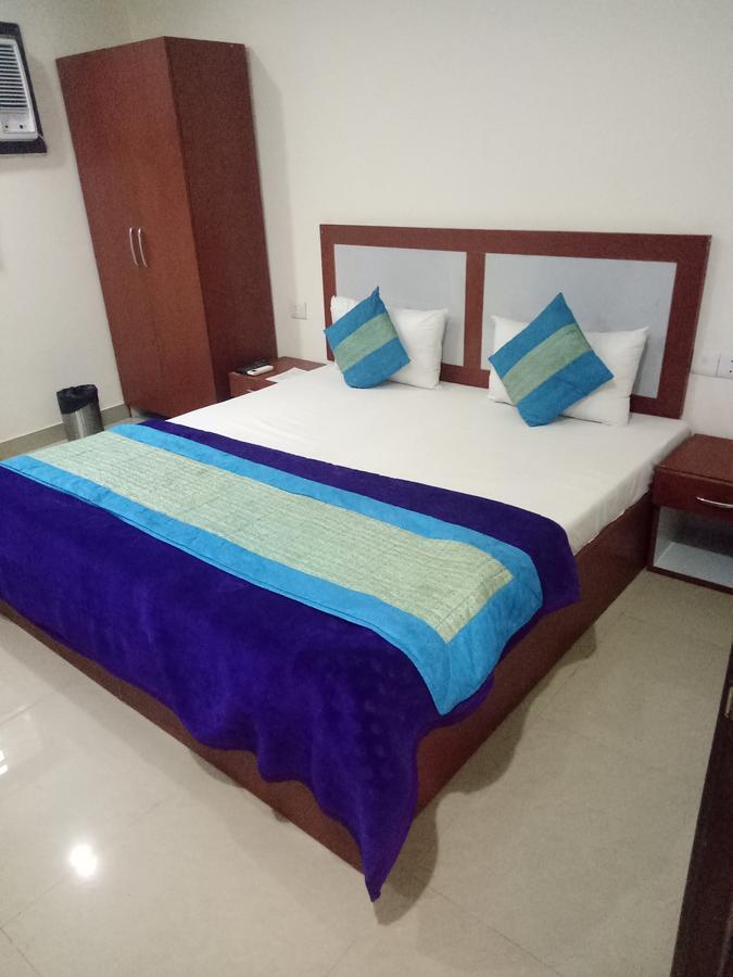 Hotel Nathu Palace New Delhi Exterior photo